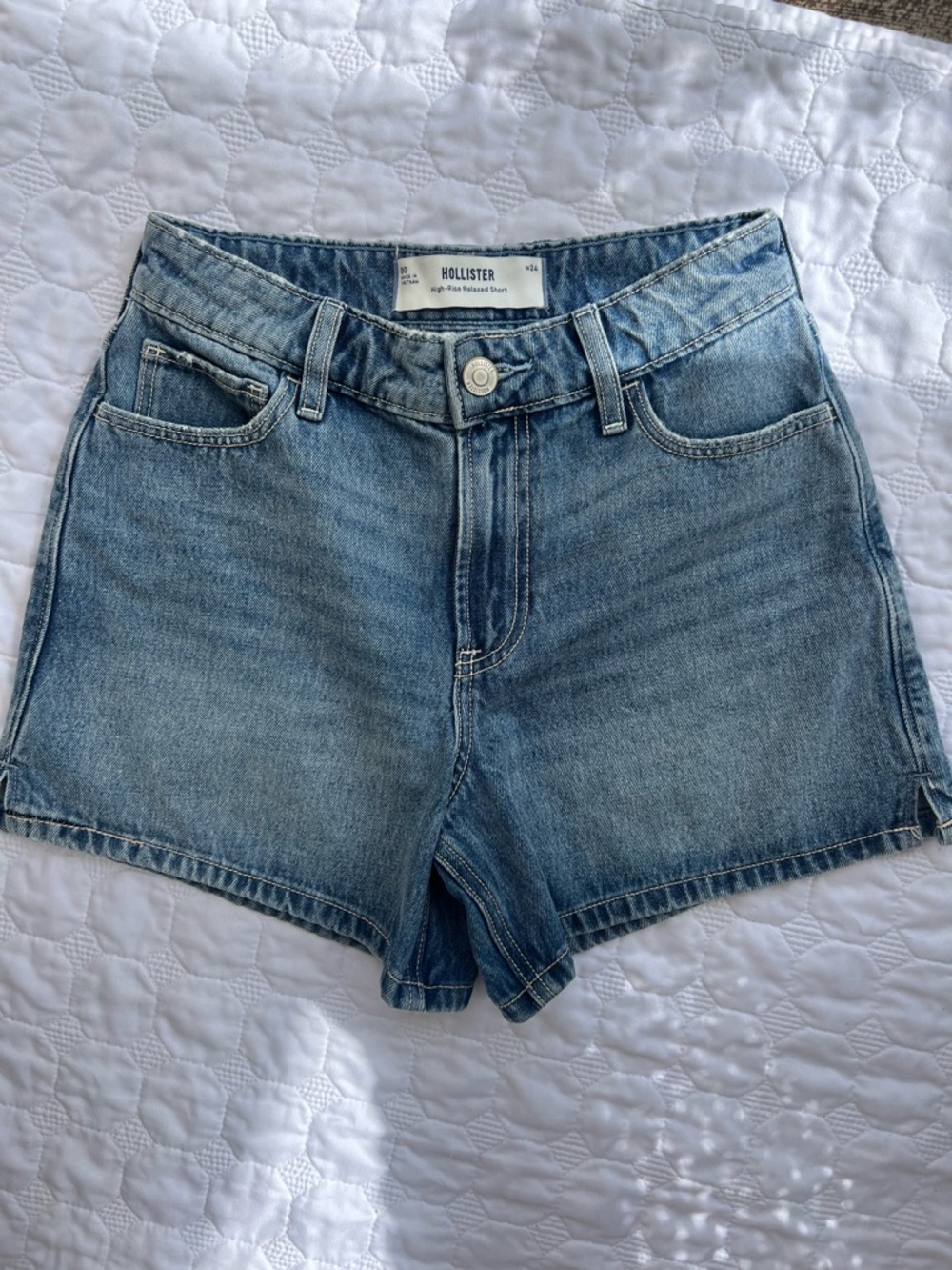 Hollister High Rise Relaxed Fit Denim Shorts | Jean Shorts | Size 00 / w 24” NWT